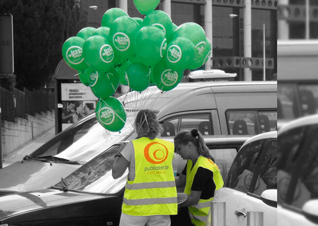 Campañas con globos y perching en los automoviles en Madrid
